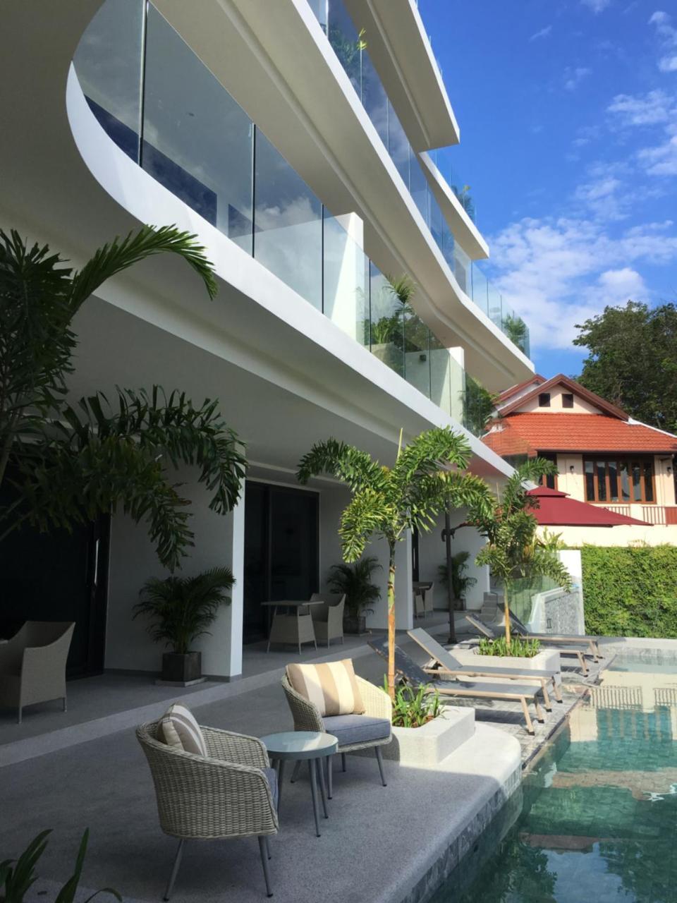 Patong Heights Otel Dış mekan fotoğraf The hotel's pool