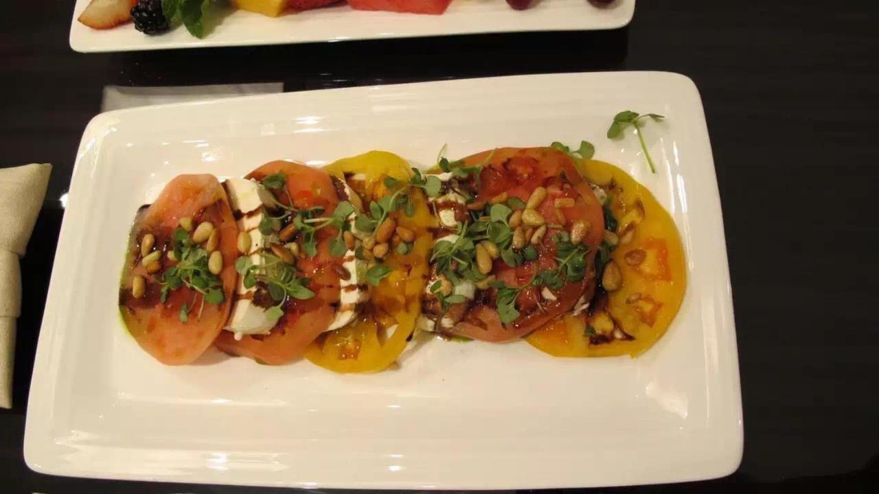 Patong Heights Otel Dış mekan fotoğraf A tomato salad