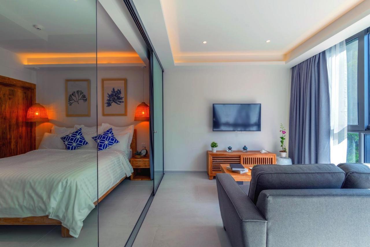 Patong Heights Otel Dış mekan fotoğraf A bedroom at the hotel