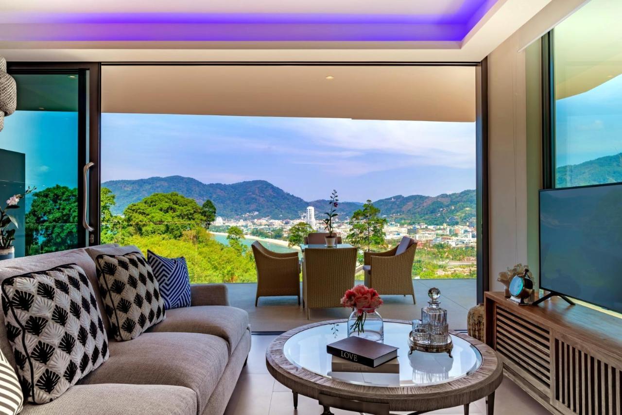 Patong Heights Otel Dış mekan fotoğraf Living room with a view of the city
